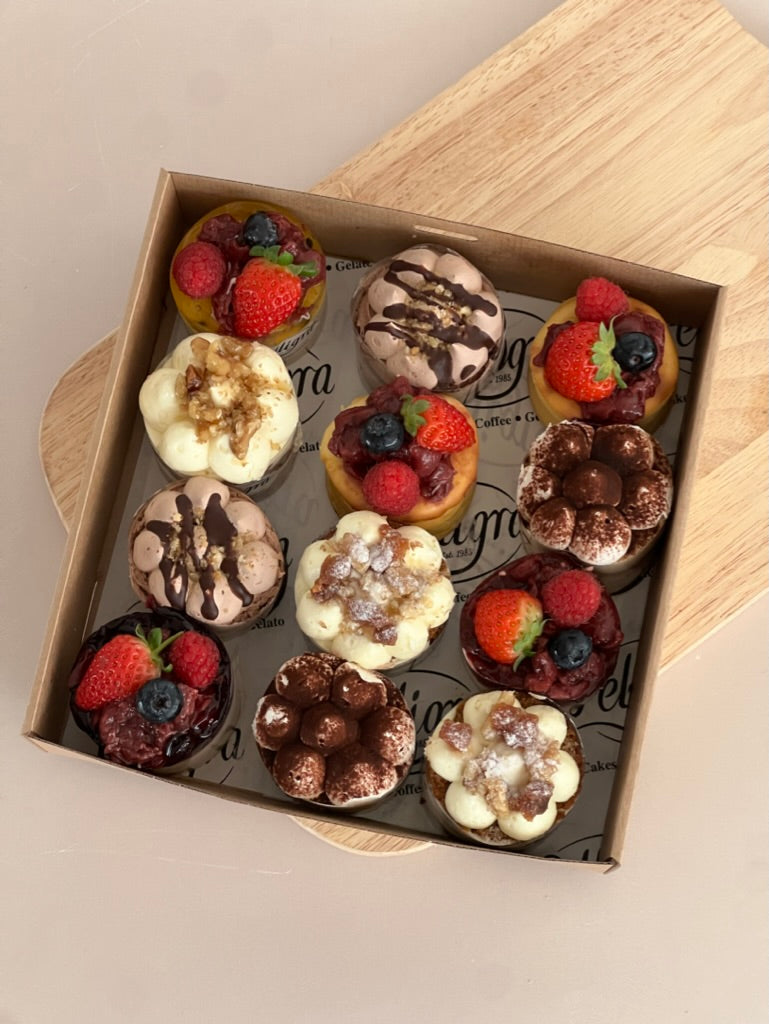 Assorted Medium Cakes Box