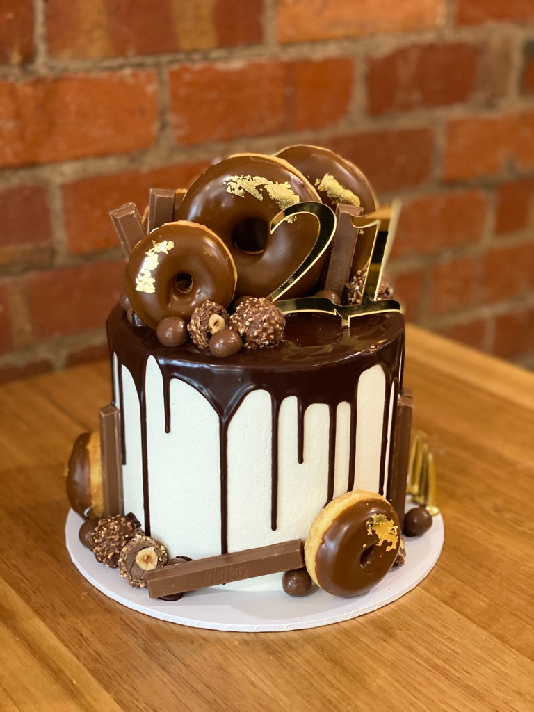 Gold chocolate shop drip cake